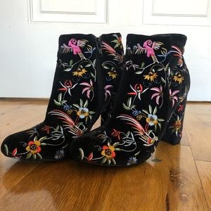LILIANA Kenzy Embroidered Bootie